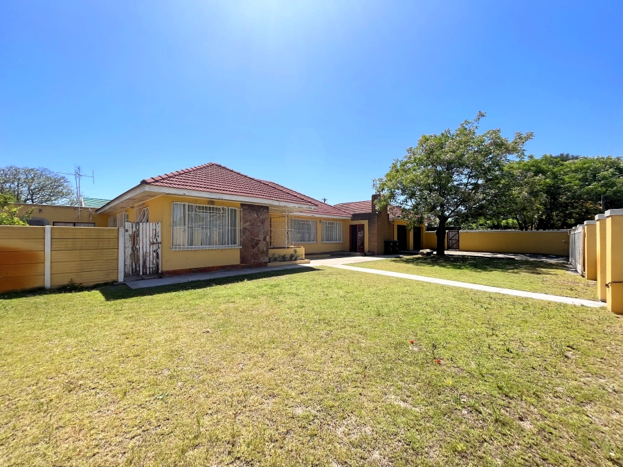 To Let 5 Bedroom Property for Rent in Soneike Western Cape